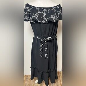 Adrienne Vittadini Black and White Patterned Fabric Off The Shoulder Dress 
XL